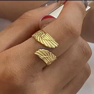 Luxurious 18k Gold plated steel Feather Ring